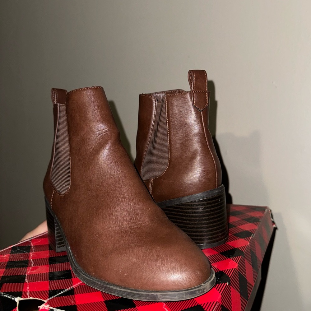 chelsea boots
